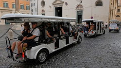 Major city eyes crackdown on golf cart tours as furious locals push back Accountants Canberra