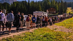 Thousands swarm stunning mountain escape as selfie tourism backlash erupts online Accountants Canberra