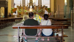 Tourist's church clothing hack leaves travelers sharply divided over sacred-site etiquette Accountants Canberra